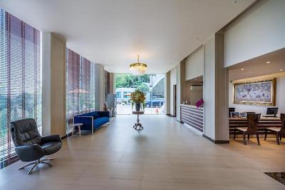 هسلتاپ هتل بای د لنترن گروپ