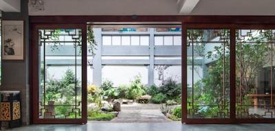 پیلو استون لای کلاود بوتیک هتل