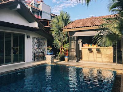 د اسنوگ ایرپورتل