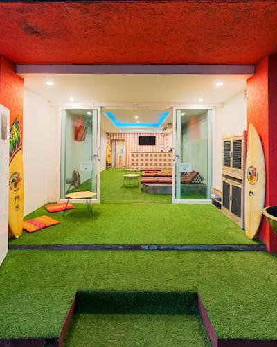 بیچ پکرز هاستل