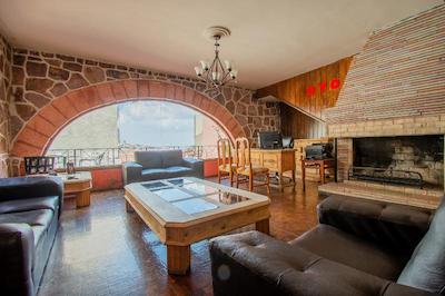 او وای او هتل کازا دل گوبرنادور