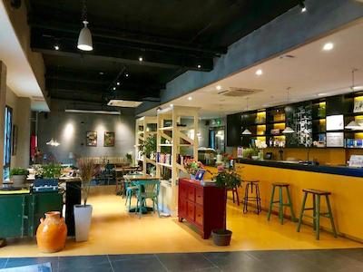 ووشانیی اینترنشنال یات هاستل