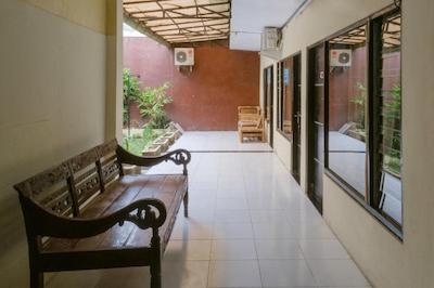 او وای او 1700 دانورجان گست هاوس