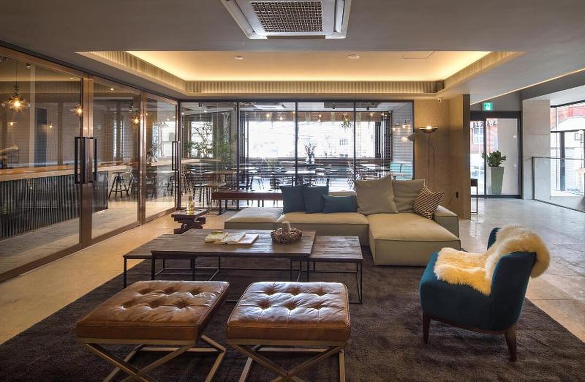 BAY HOUND HOTEL
