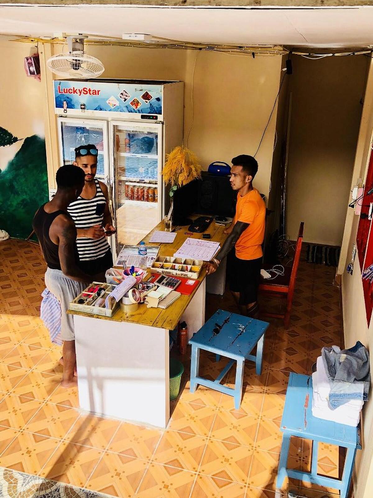 REAL VANG VIENG BACKPACKER HOSTEL