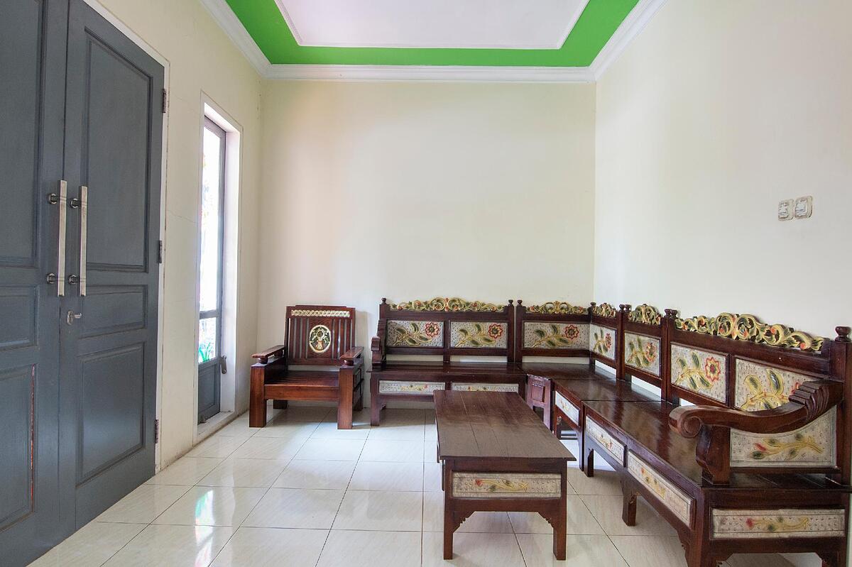 OYO 3210 Villa Aisya