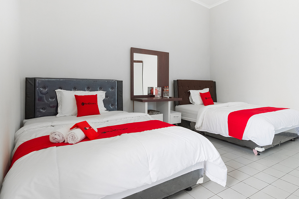 RedDoorz near Batik Tulis Celaket