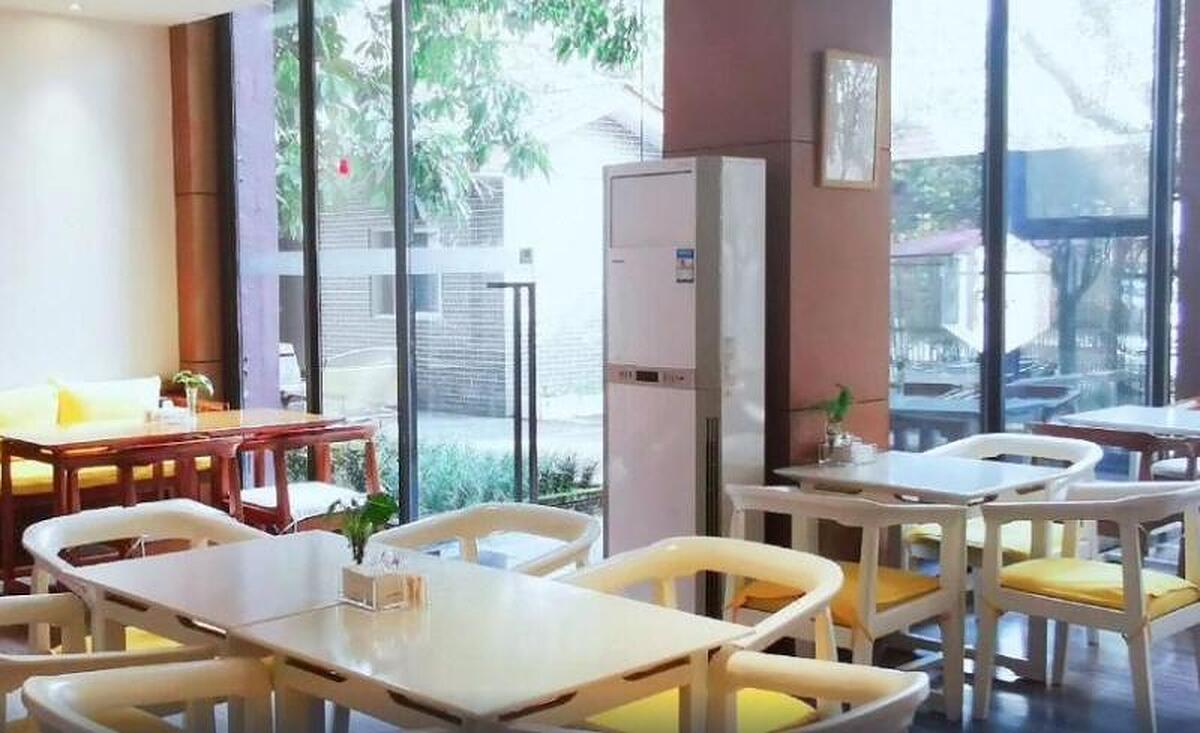 MINSHAN ANYI HOTEL (DUJIANGYAN)