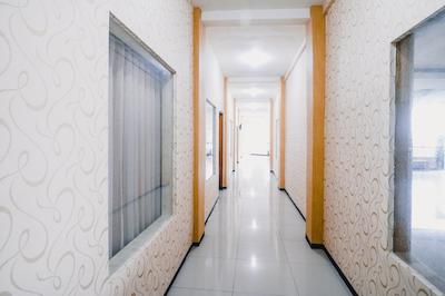 RedDoorz near Taman Rekreasi Selecta