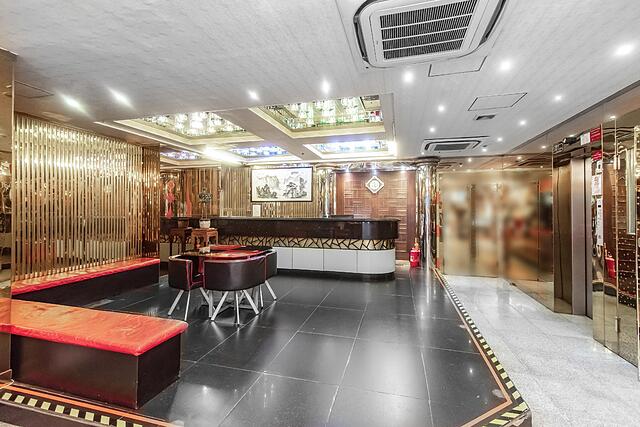 HOLIDAY HOTEL