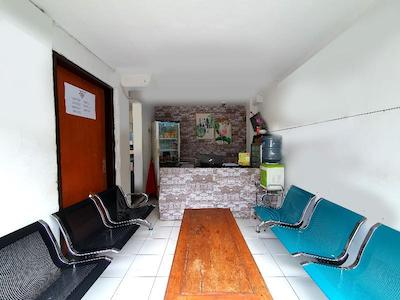 OYO 569 Cigadung Guest House