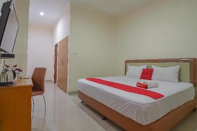 RedDoorz Plus near IPDN