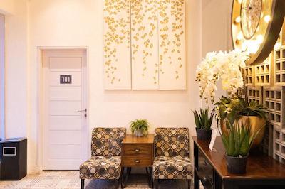 RedDoorz Premium near Centre Point Mall Medan