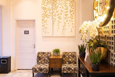 RedDoorz Premium near Centre Point Mall Medan