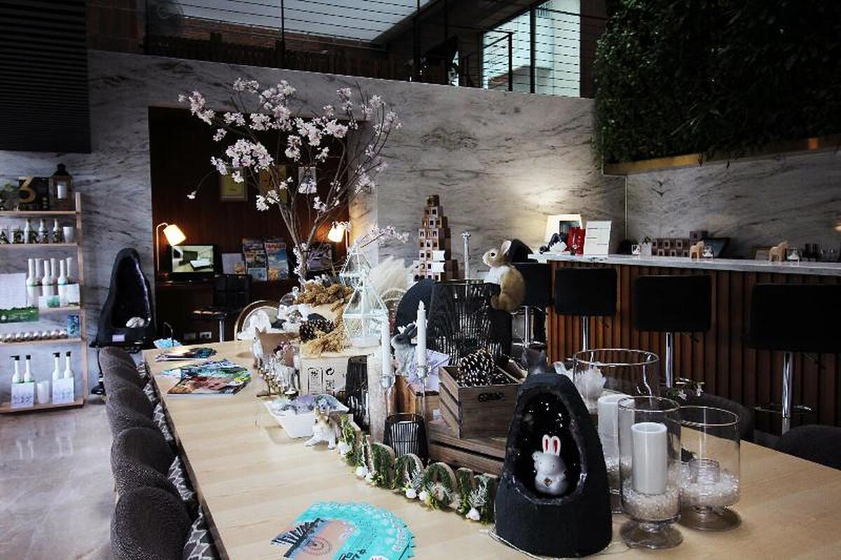 AERIS INTERNATIONAL HOTEL