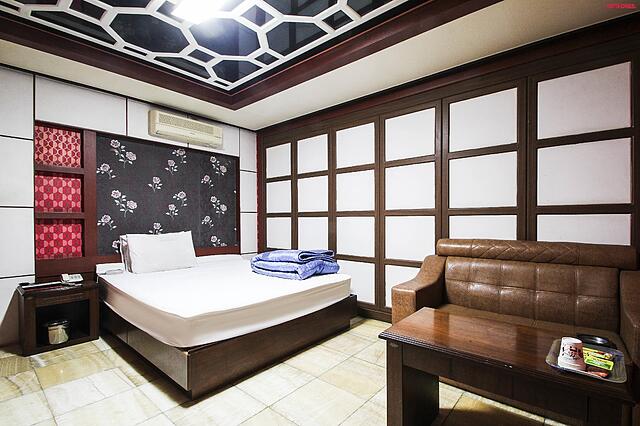 PLUS MOTEL