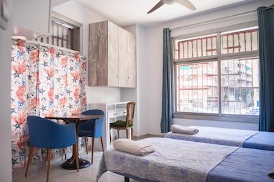 Go Bcn Hostal Ideal Badal