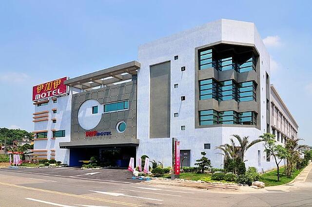 ONE PLUS ONE HOTEL