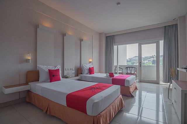 RedDoorz Plus near Kampung Gajah 3