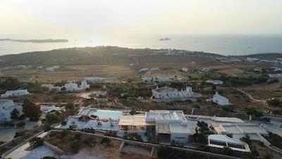 MYTHIC EXCLUSIVE RETREAT