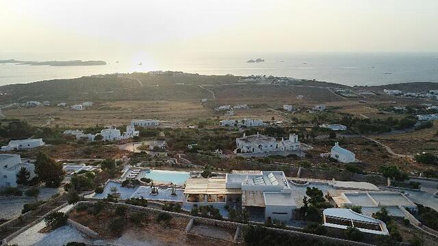 MYTHIC EXCLUSIVE RETREAT