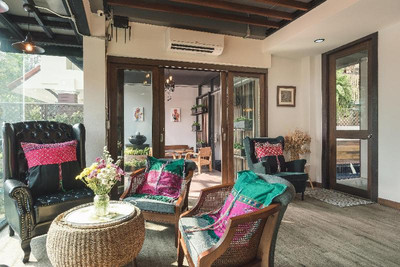 33 POSHTEL