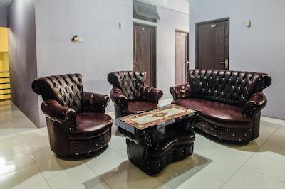 Oyo 2165 Alyah Guest House Syariah