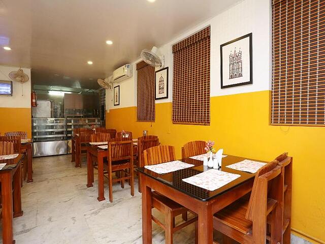 Oyo 15669 Hotel Galaxy Inn