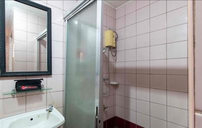 RedDoorz @ Downtown Tacloban Hotel