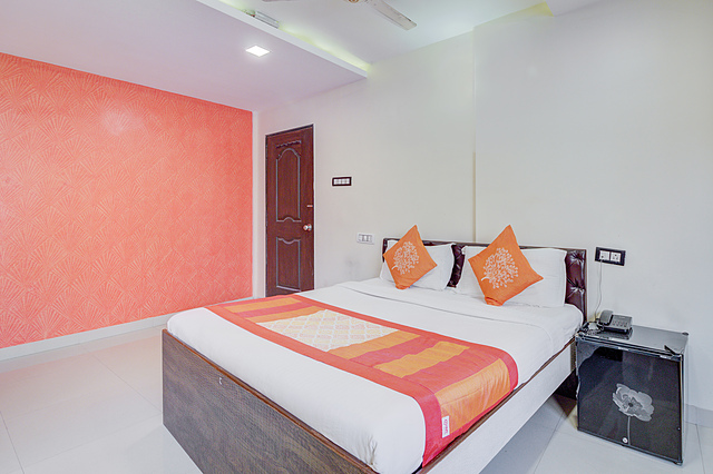 OYO 9748 Hotel Girgaon Palace
