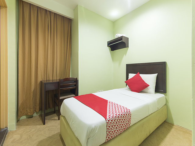 Oyo 1102 Amani Hotel