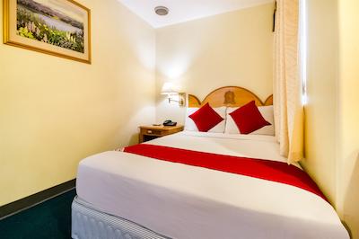 OYO 227 Palladium Suites Hotel