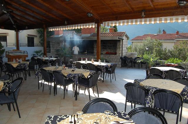 Apartments Dobrotski Dvori