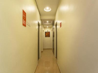 OYO 11566 SHREE SWAMI APARTMENT