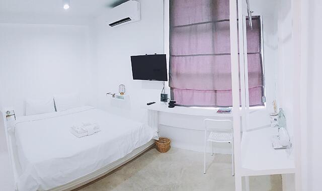 Flat White Cafe X Poshtel