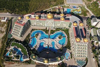 آلان زافیرا دلوکس ریزورت اند اسپا