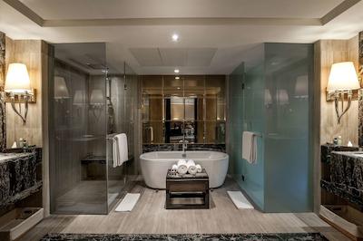 حیات احمدآباد