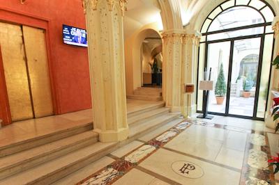 ایمپایر پالاس