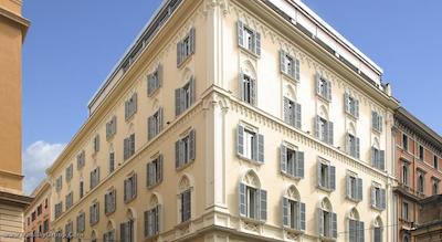 ایمپایر پالاس