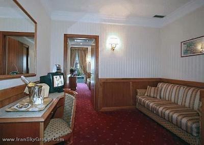 نوا دموس هتل اند سوئیتس