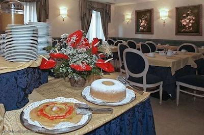 نوا دموس هتل اند سوئیتس