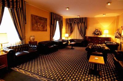 نوا دموس هتل اند سوئیتس