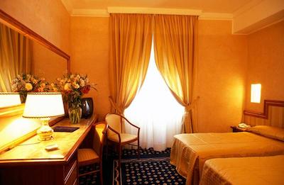 نوا دموس هتل اند سوئیتس