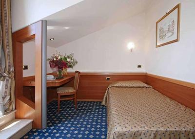 نوا دموس هتل اند سوئیتس