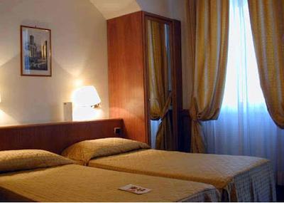 نوا دموس هتل اند سوئیتس