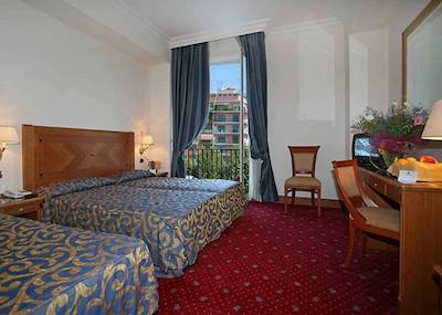 نوا دموس هتل اند سوئیتس