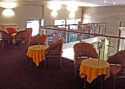 نوا دموس هتل اند سوئیتس