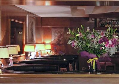 نوا دموس هتل اند سوئیتس