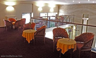 نوا دموس هتل اند سوئیتس