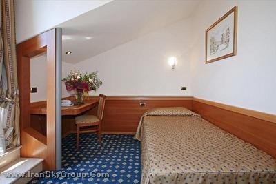 نوا دموس هتل اند سوئیتس